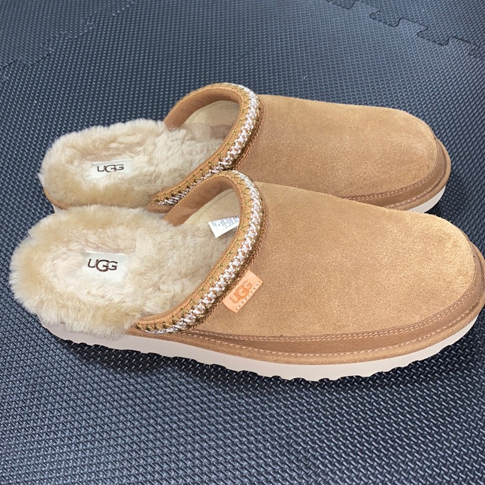 NWOT Mens Ugg Slippers